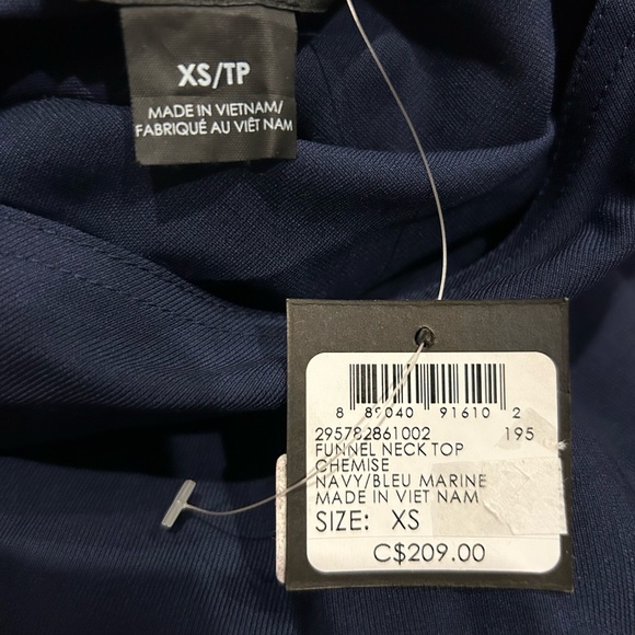 Club Monaco NWT Navy Blue Funnel Neck Sleeves Blouse Top Size XS Modern - Picture 3 of 4